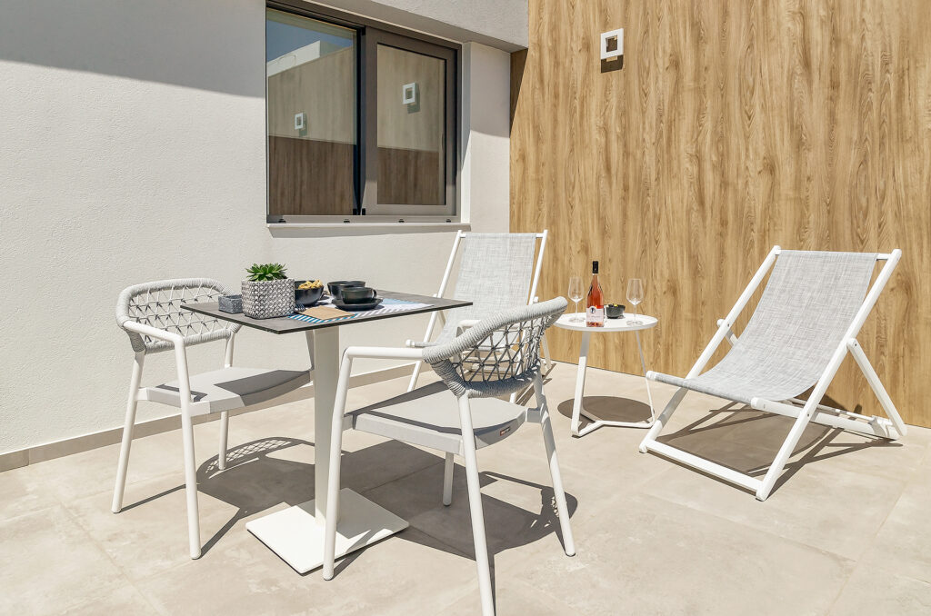 BALCONY-0